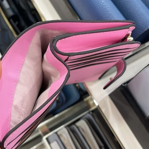 Kate Spade Lena Medium Bifold Wallet
Mandawilla
NWT - Picture 13 of 16